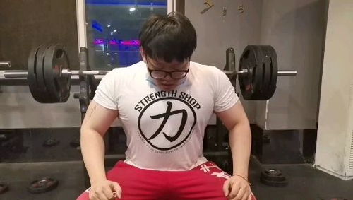 卧推170kg 3 5什么水平 