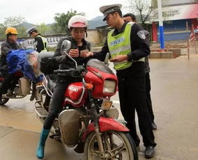 摩托车未上保险交警有权罚款吗