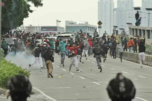 物价高涨 印尼雅加达爆发抗议活动 