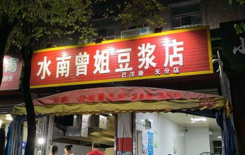 柳州这家小吃店开了20多年 卖得比螺蛳粉还火,深夜还有人排队