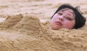 太恐怖 以后去海边千万不要把身体埋进沙子里 一定要看看