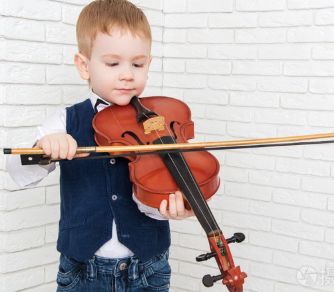 男孩子学钢琴好还是学小提琴好,小提琴和钢琴哪个更适合