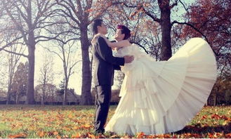 求婚公开照片怎么弄好看，结婚照什么样的摆拍姿势，效果最甜蜜(求婚的照片真实点的)