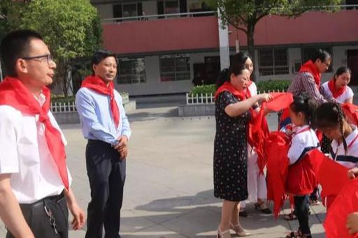 光山县第五完全小学 童心跟着党,我爱红领巾