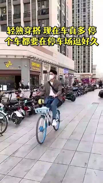 现在车真多,停个车都要在停车场逗好久 