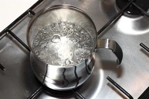 电热水壶中的水垢,对人体有害吗 有什么方法可以清理吗