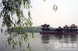关于杭州春天西湖的诗句