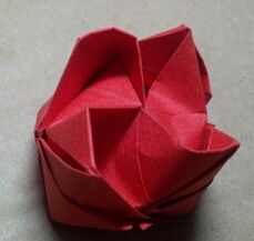 怎么用一张纸折玫瑰花 