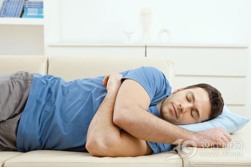 4种睡姿看出男人的健康度 你可能一直睡错了 
