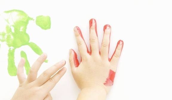 小孩手指起皮,是什么原因导致的 各位家长真的知道吗