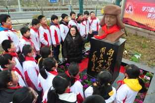 巢湖市亚父街道雷锋雕像落成揭幕仪式暨 向雷锋同志学习 主题志愿服务活动在书桥社区举办