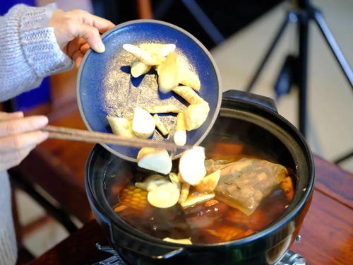 这个药膳 暖锅子 ,集补气 固肾 养血 藏阳为一锅 红参 素食 菠菜 