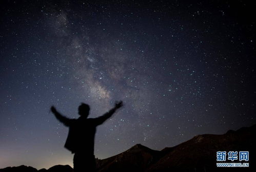 贺兰山下仰望宝瓶座δ南流星雨