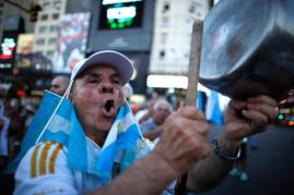 阿根廷人抗议高物价和政府腐败 
