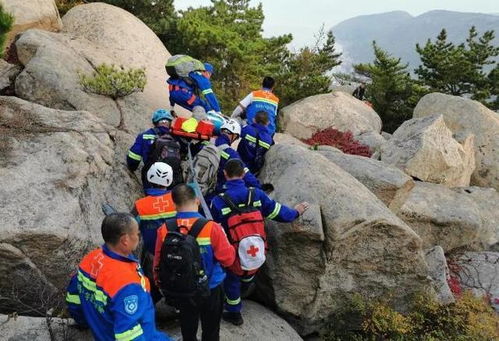 两起登山闹悬 8驴友被困两山头,27名队员急救援