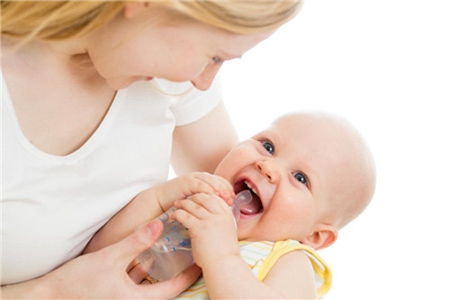 原创婴儿吃奶的3种最常见的方式，你家孩子是哪一种？