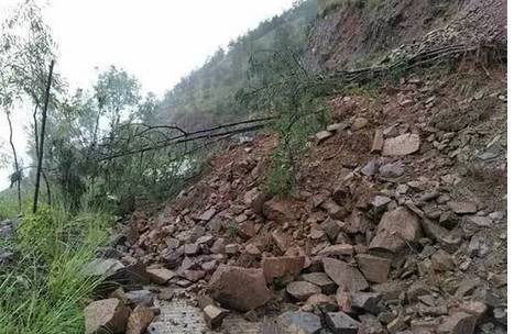 山上大雪纷飞山下大雨连绵,这就是云南入伏第一天