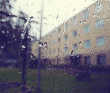 停雨，窗外