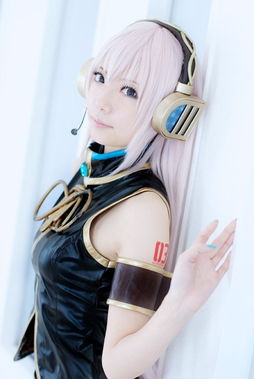 白皙可人的女王巡音露卡COSPLAY 