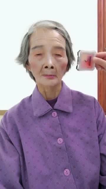 圆89岁的老奶奶的梦,变成一个最美丽的新娘 