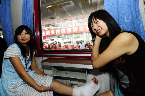 近万名四川地震灾区伤员转运至外省治疗 
