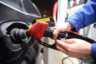 加满一箱92号汽油多花8元 9月30日官方宣布油价第12次上涨，加满一箱油要多花9.5元，你怎么看？ 