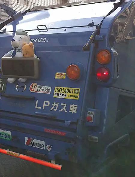 为什么日本垃圾车上总挂着一堆娃娃 原因竟如此暖心...