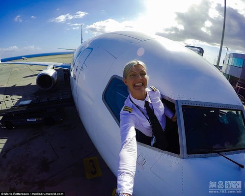 国外女飞行员社交媒体分享工作照 网络爆红 