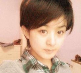 刘亦菲和赵丽颖17岁时的照片,从一个细节看出两人的区别