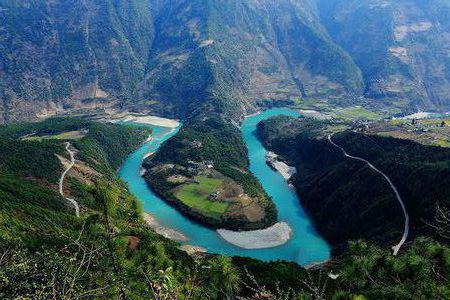 有什么地方安静点风景好,适合一个人旅游散心的 