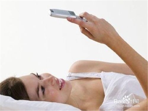 睡觉时玩手机有哪些危害 