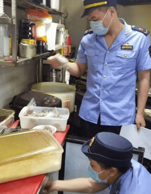 上海一餐饮店寿司加金箔被罚 曾明令禁止放入食品中
