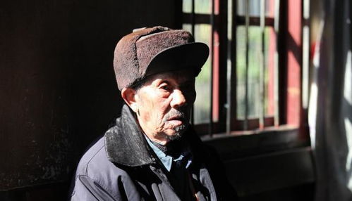 64岁老人 照顾父亲8年才醒悟,能依靠的只有钱,其他都是浮云