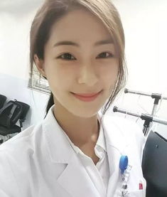 韩国最美女医生,健身打造肌肉身材,脱下白大褂的样子惊艳全场