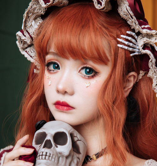 洛丽塔模特长寇的洋娃娃眼妆怎么画 双眼皮的贴法最重要