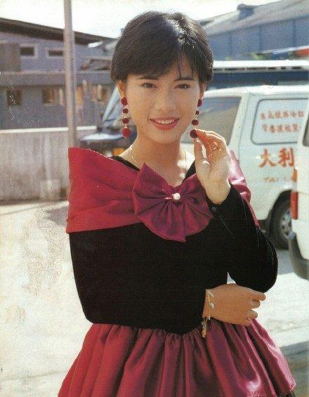 曾是TVB最惨女星,嫁小8岁老公命运大改变,今47岁还美如少女