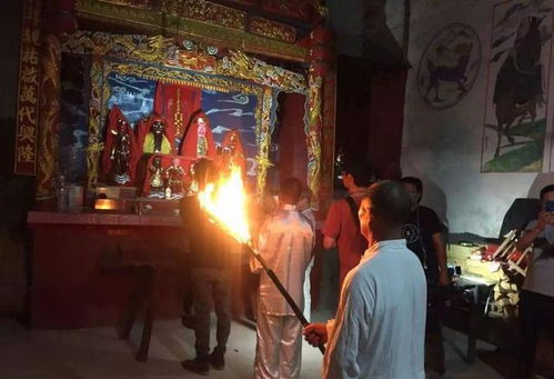 中秋祭月习俗是对月神的酬谢,感谢月神赐予了农作物的大丰收