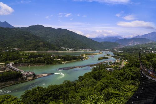 论世界杯的正确打开方式 来青城山感受天下第一幽 到都江堰畅饮夜啤酒 