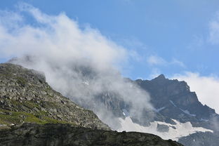 登山，挑战自我，领略自然之美，登山的作文800字