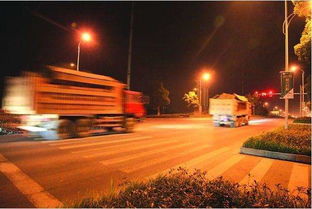 为什么渣土车在夜晚行驶经常不顾及红绿灯