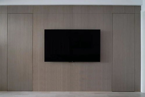电视墙上有门,如何设计更显大气