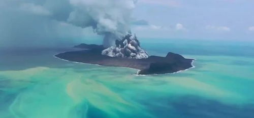 汤加火山喷发,引发海啸抵达美国西海岸,现实中的灾难片