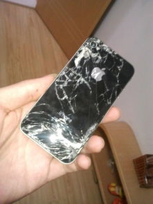 手机被摔成这样子还能修好么 目前好像开不了机 