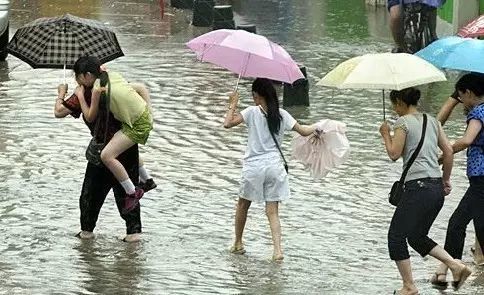 早点回家 中雨 雷电大风马上到济南 178处易积水路段务必绕行 绕行