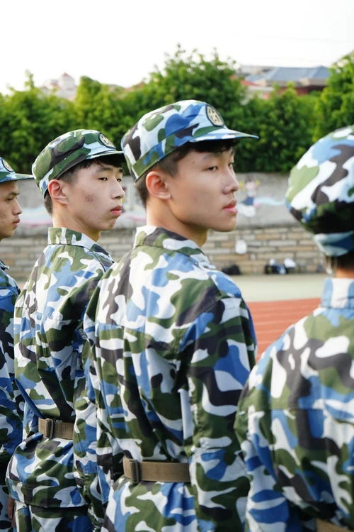 成都職高軍訓(xùn)服裝要求多少錢一套