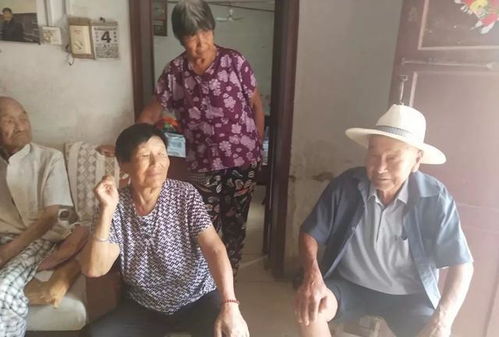 丰县最长寿的男性是他 107岁的老人介绍86岁的女儿时一脸慈祥