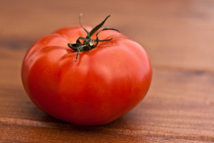 西红柿去皮大作战：轻松去除外皮，保留鲜美口感