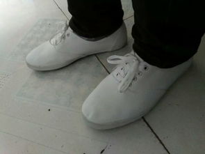 男生爱穿白鞋 