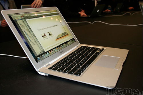 新款MacBook Air供不应求 价格上涨250美元 