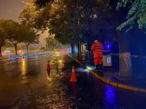 北京暴雨夜里的守桥人